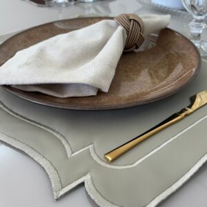 Lugar Americano Classic Corino - 2 faces - bege e marrom com bordado champanhe