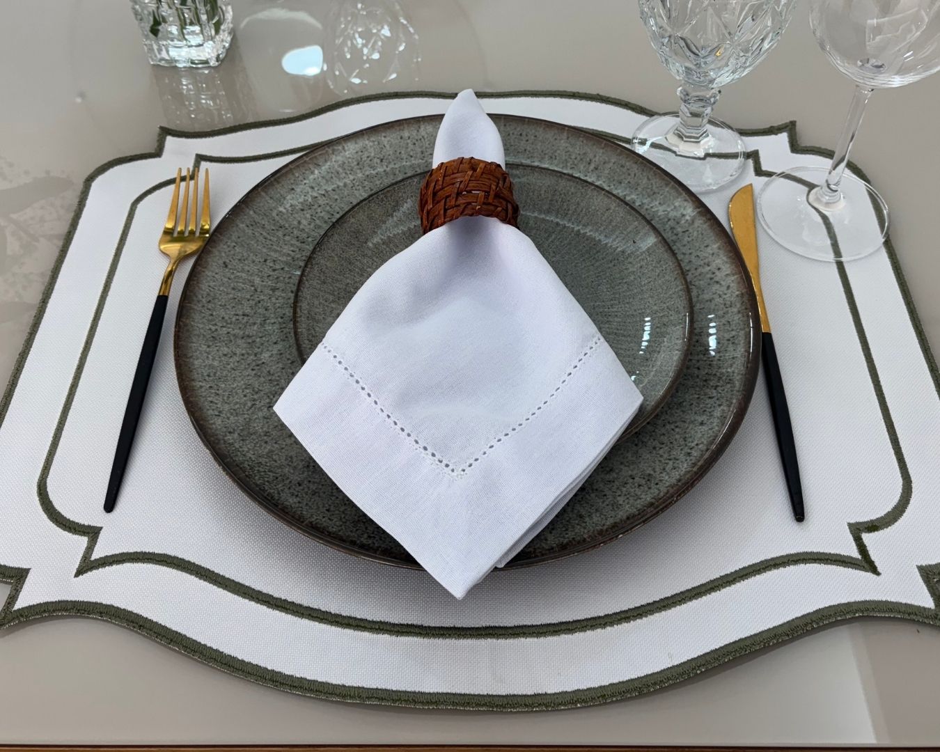 Lugar Americano Classic - 2 faces - verde musgo / branco com bordado verde musgo - Imagem 2