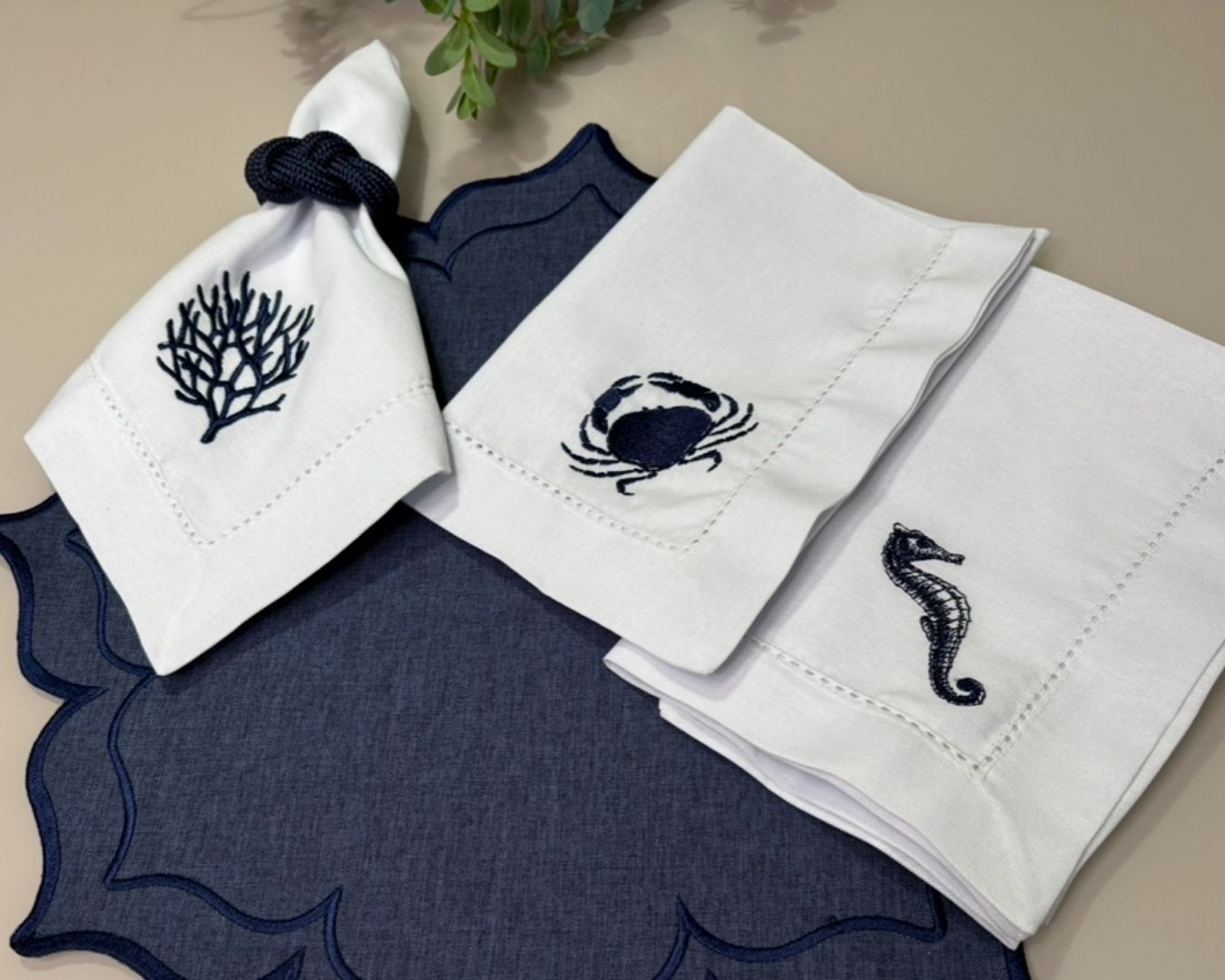 Guardanapo linho misto bordado - branco - fundo do mar - Imagem 2