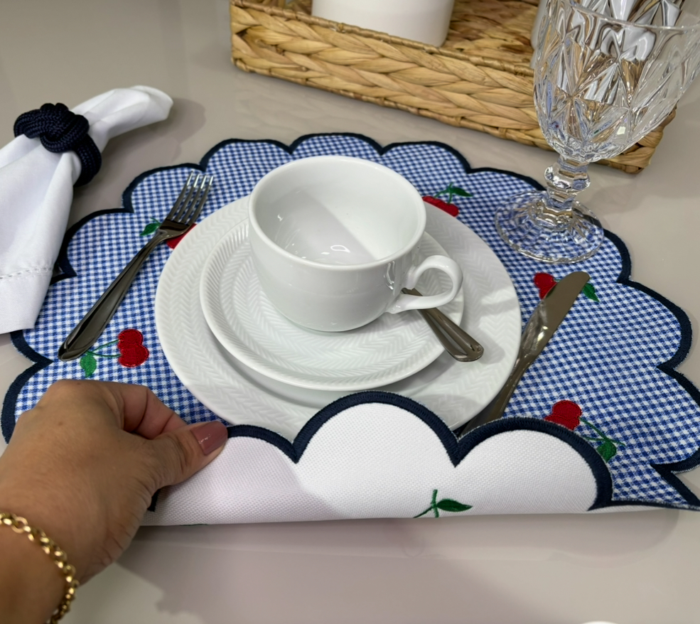 Lugar Americano Cerejinha - 2 faces xadrez de azul e branco / branco com bordado azul marinho - Imagem 2