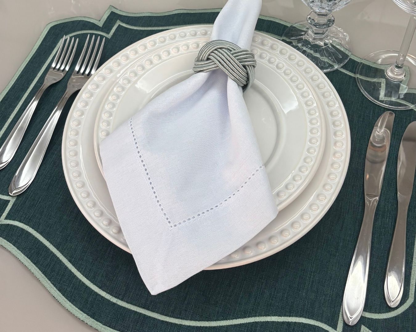 Lugar Americano Classic Linho - 2 faces - verde kentucky / branco com bordado verde