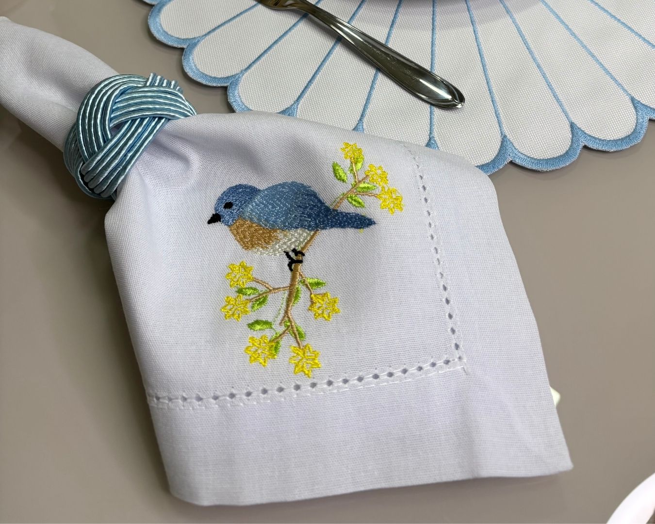 Guardanapo linho misto bordado - branco - pássaro azul - Imagem 2