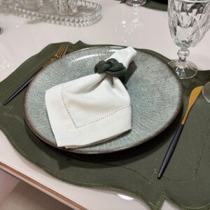 Lugar Americano Classic  - 2 faces - verde musgo / branco com bordado verde musgo