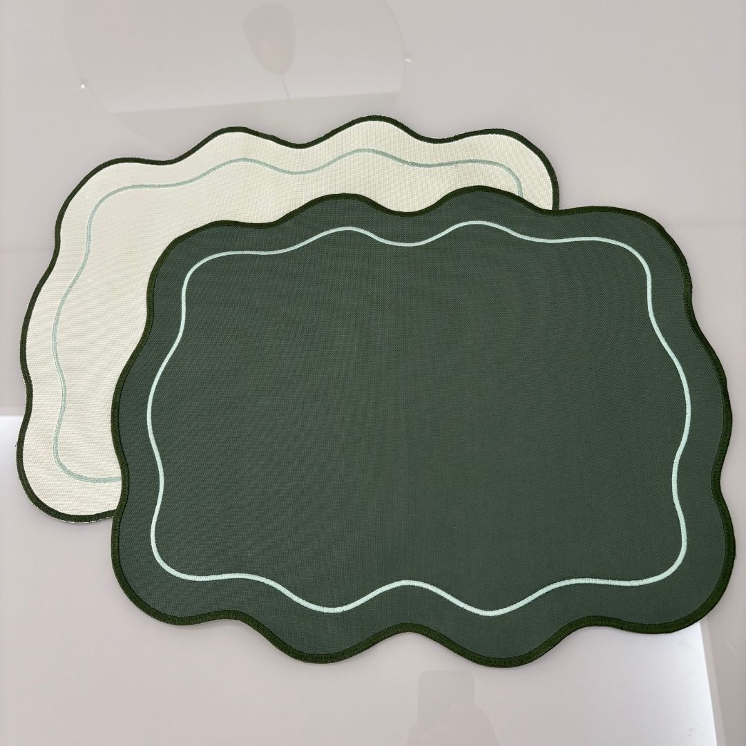 Lugar Americano Ondas - 2 faces - verde musgo / creme com bordado degradê verde musgo e verde mais claro - Imagem 2