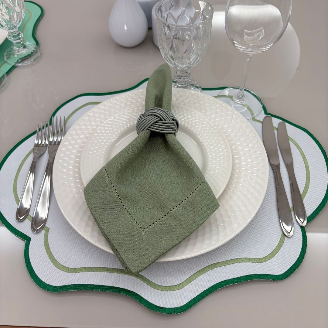 Lugar Americano Cores - 2 faces - branco / verde água com bordado degradê verde