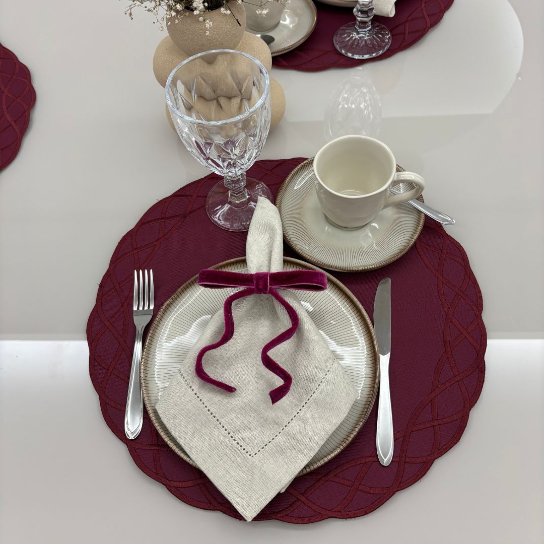 Lugar Americano Elos - 2 faces - bordo / bege com bordado bordo