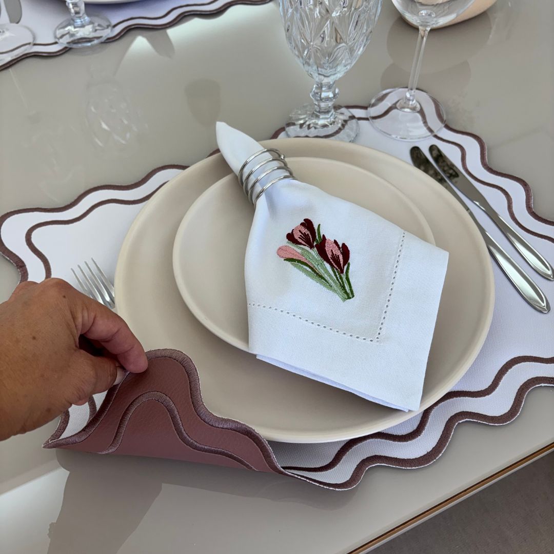 Lugar Americano Encanto Corino - 2 faces - rosê / branco com bordado rosê - Imagem 7