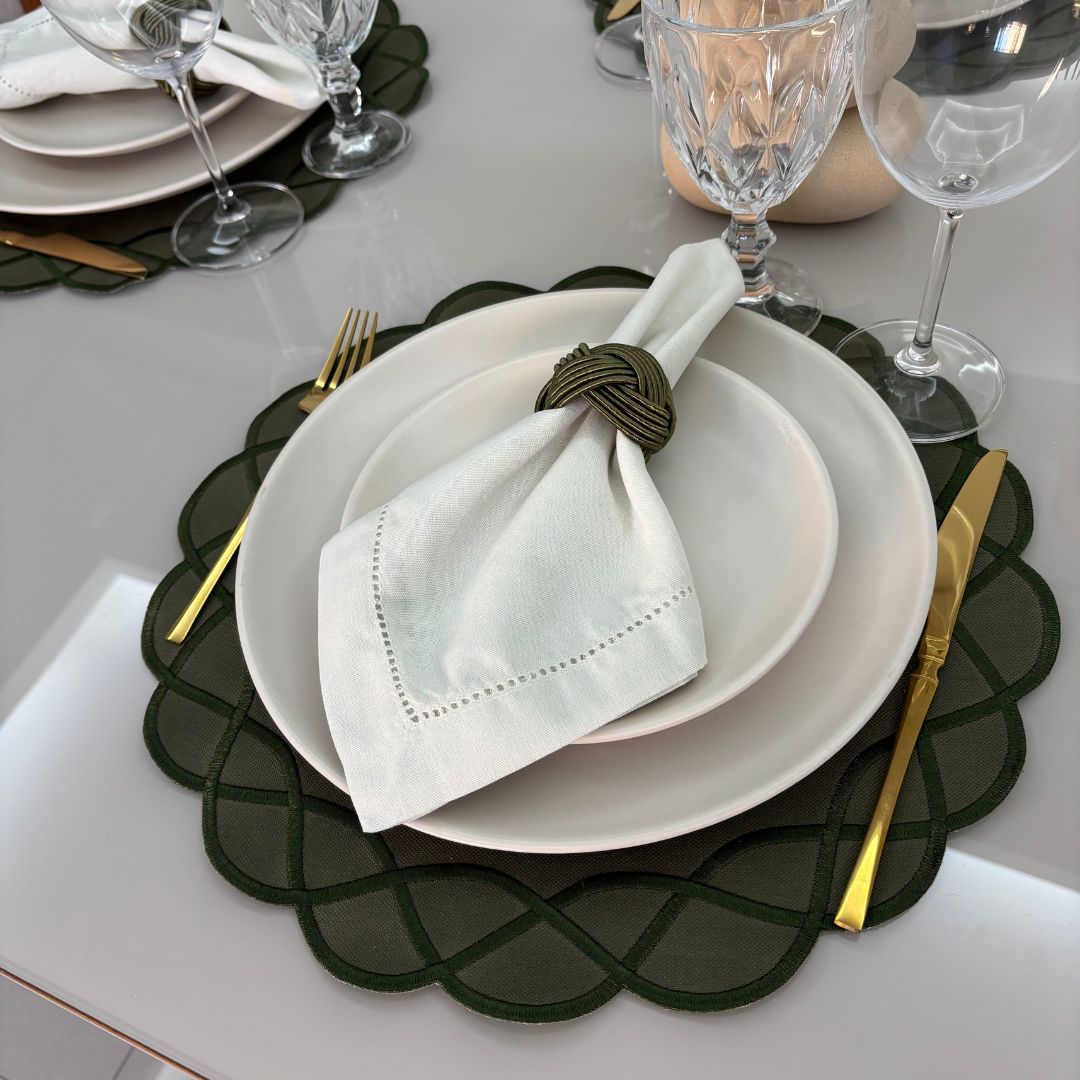 Lugar Americano Elos - 2 faces - verde musgo / creme com bordado creme