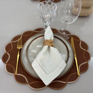 Lugar Americano Presença Corino - 2 faces - terracota / creme bordado terracota e caqui