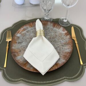 Lugar Americano Pontilhado - 2 faces - verde musgo / creme com bordado verde musgo