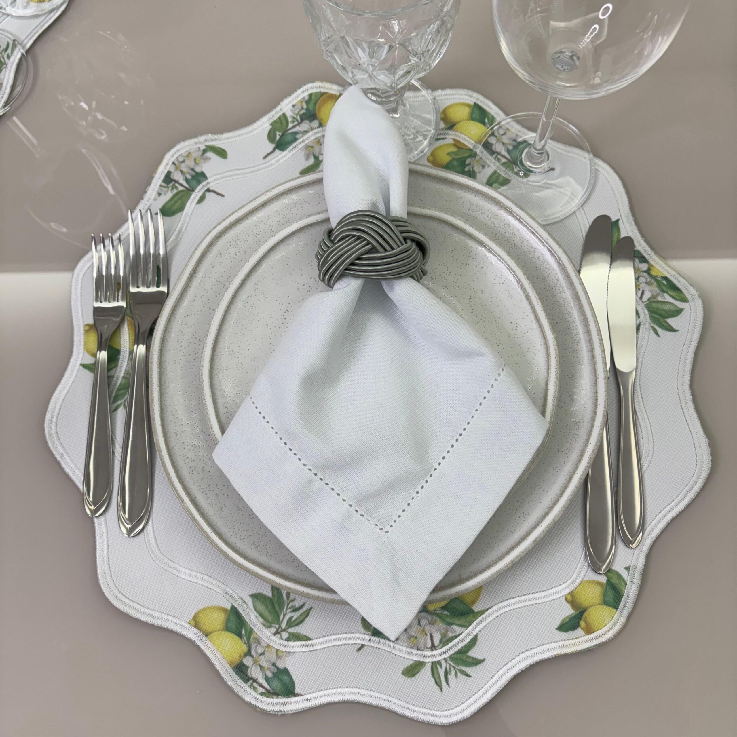 Lugar Americano Lemon - 2 faces - verde musgo /branco estampado com limão siciliano com bordado branco - Imagem 5