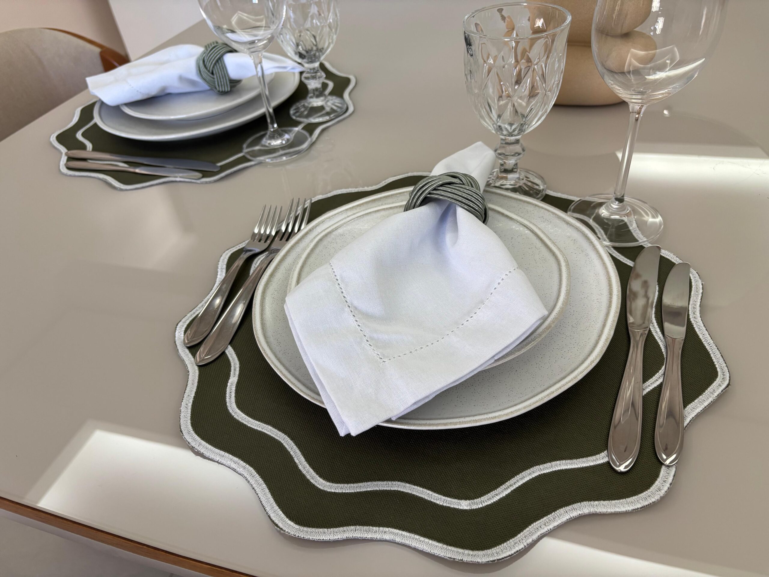 Lugar Americano Lemon - 2 faces - verde musgo /branco estampado com limão siciliano com bordado branco - Imagem 4