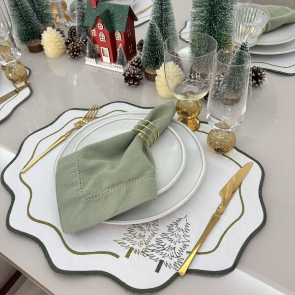 Lugar Americano Pinheiro Corino - 2 faces branco / verde musgo com bordado Pinheiro