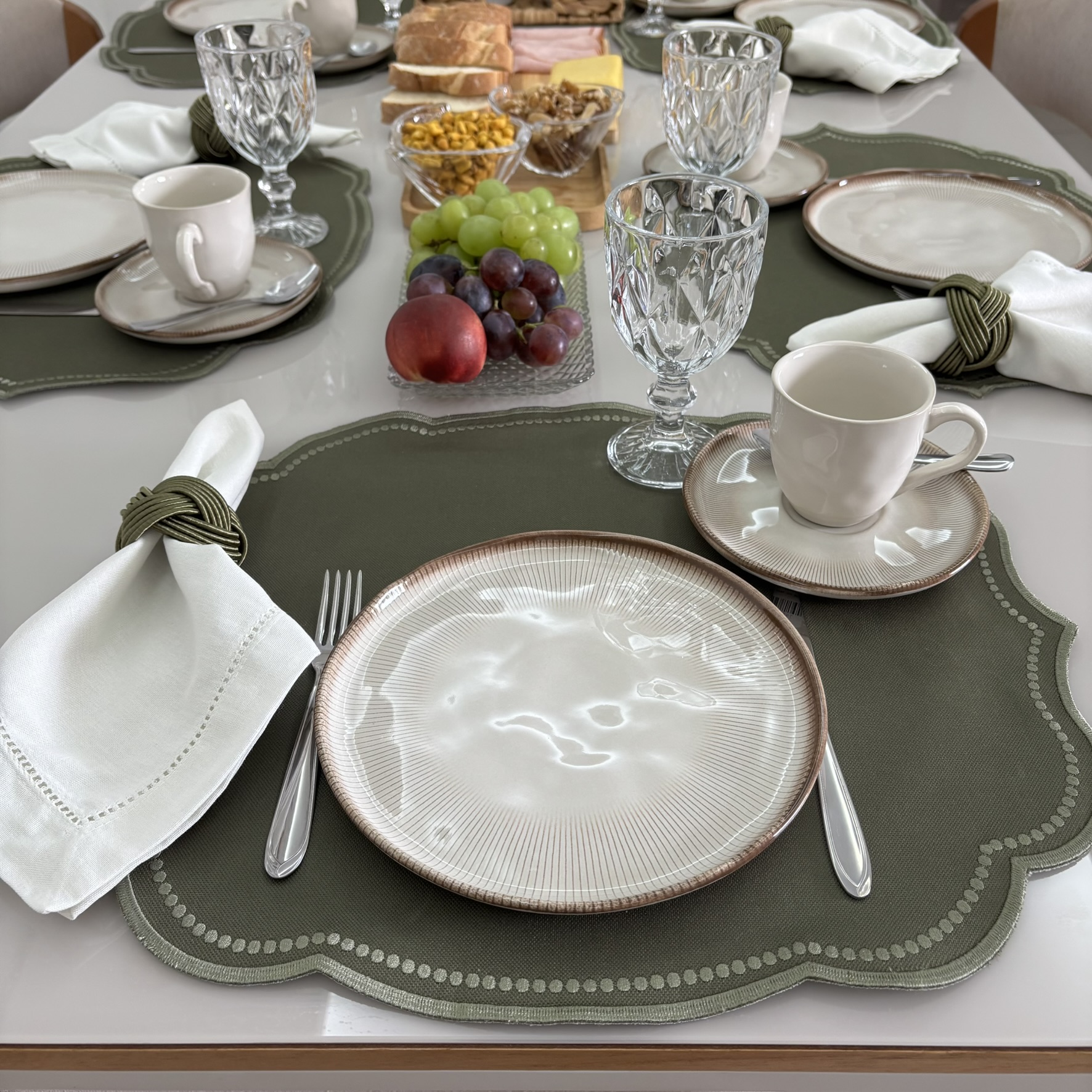 Lugar Americano Pontilhado - 2 faces - verde musgo / creme com bordado verde musgo - Imagem 5