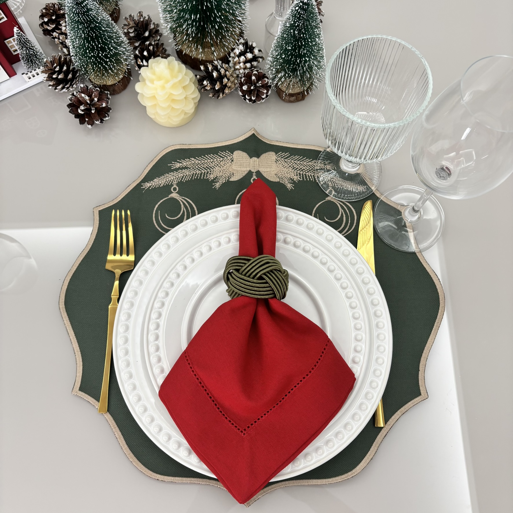 Lugar Americano Natal Luz - 2 faces - vermelho / verde musgo com bordado dourado - Imagem 6