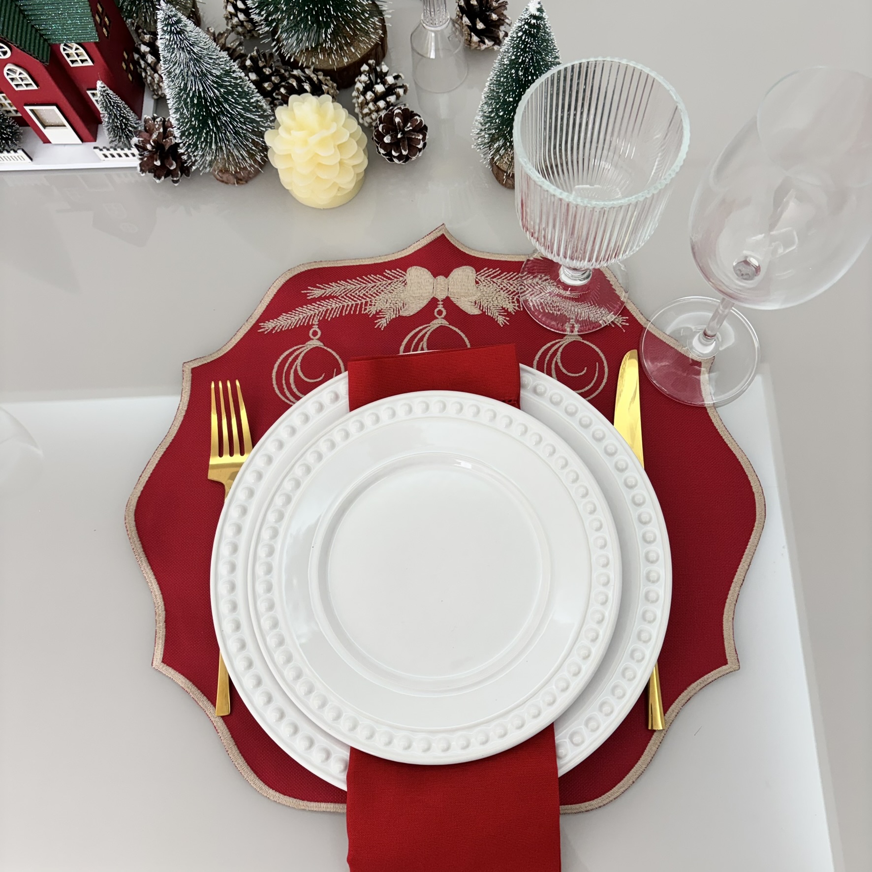 Lugar Americano Natal Luz - 2 faces - vermelho /  verde musgo com bordado dourado
