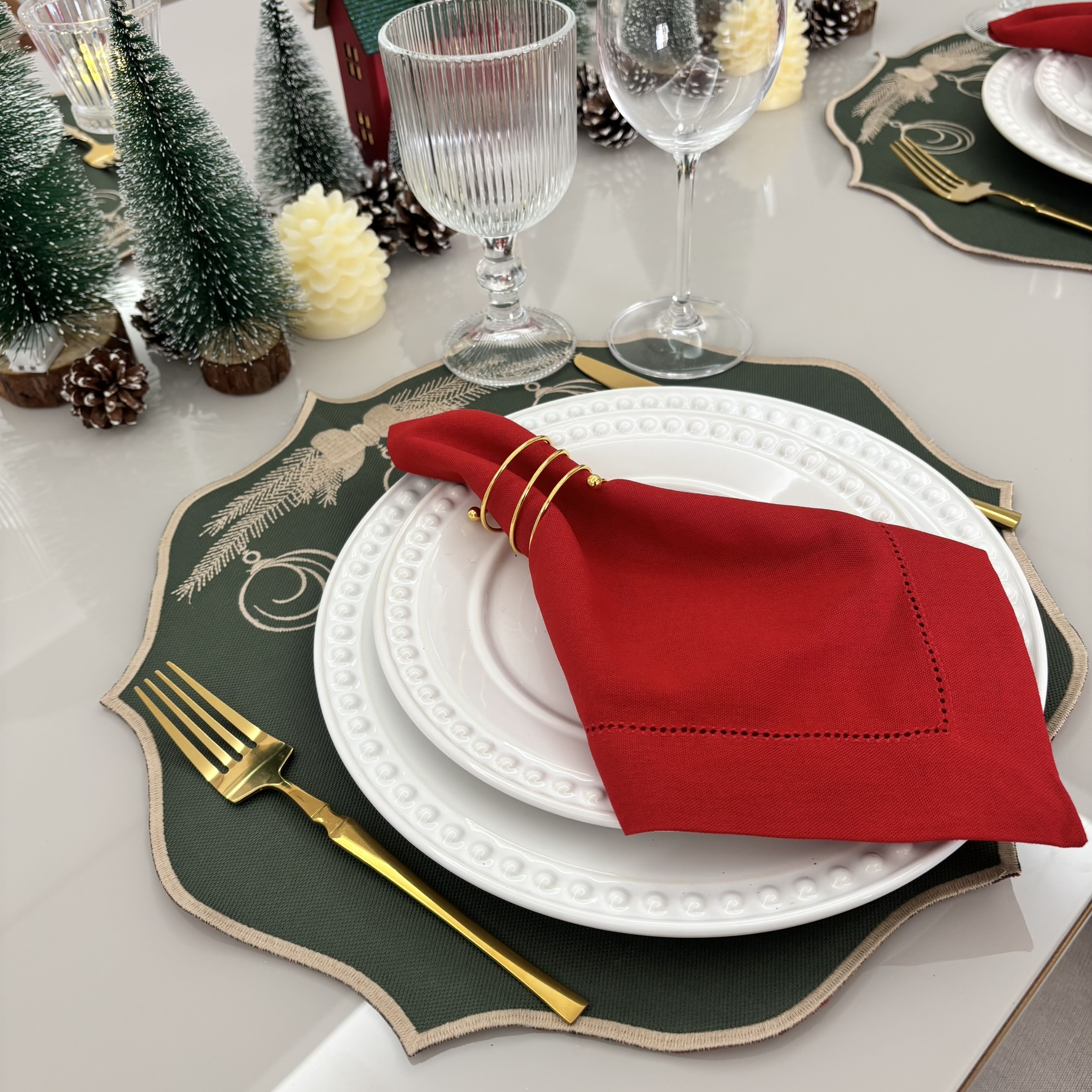 Lugar Americano Natal Luz - 2 faces - vermelho / verde musgo com bordado dourado - Imagem 3