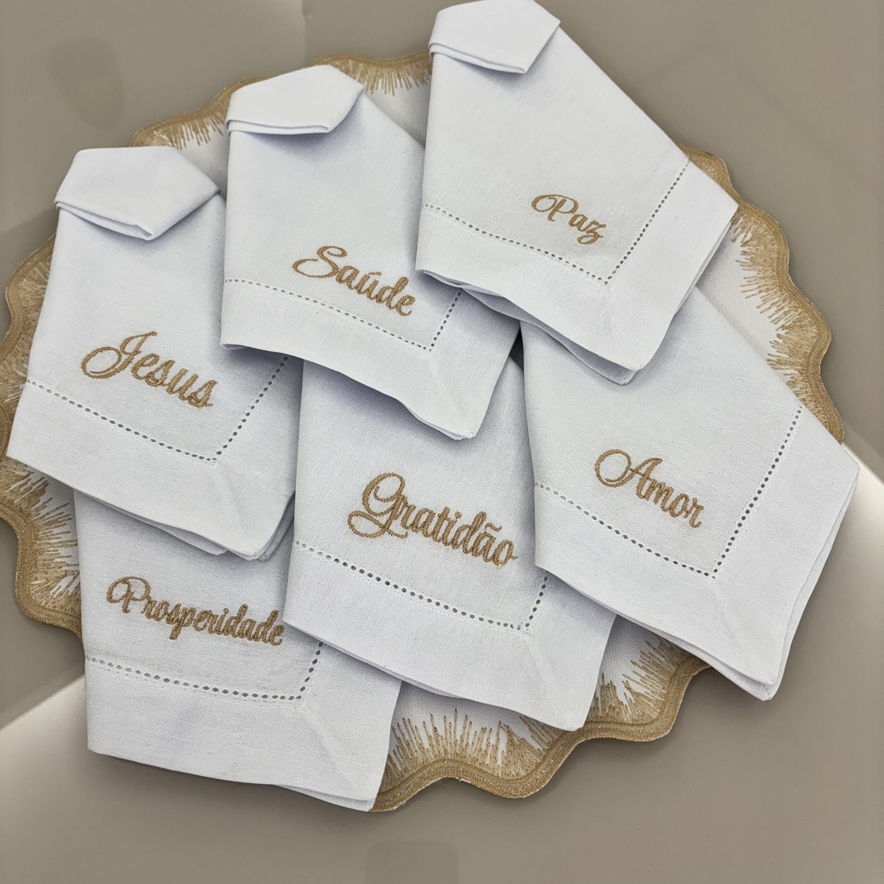 Guardanapo linho misto bordado - branco - palavras de afeto com bordado dourado
