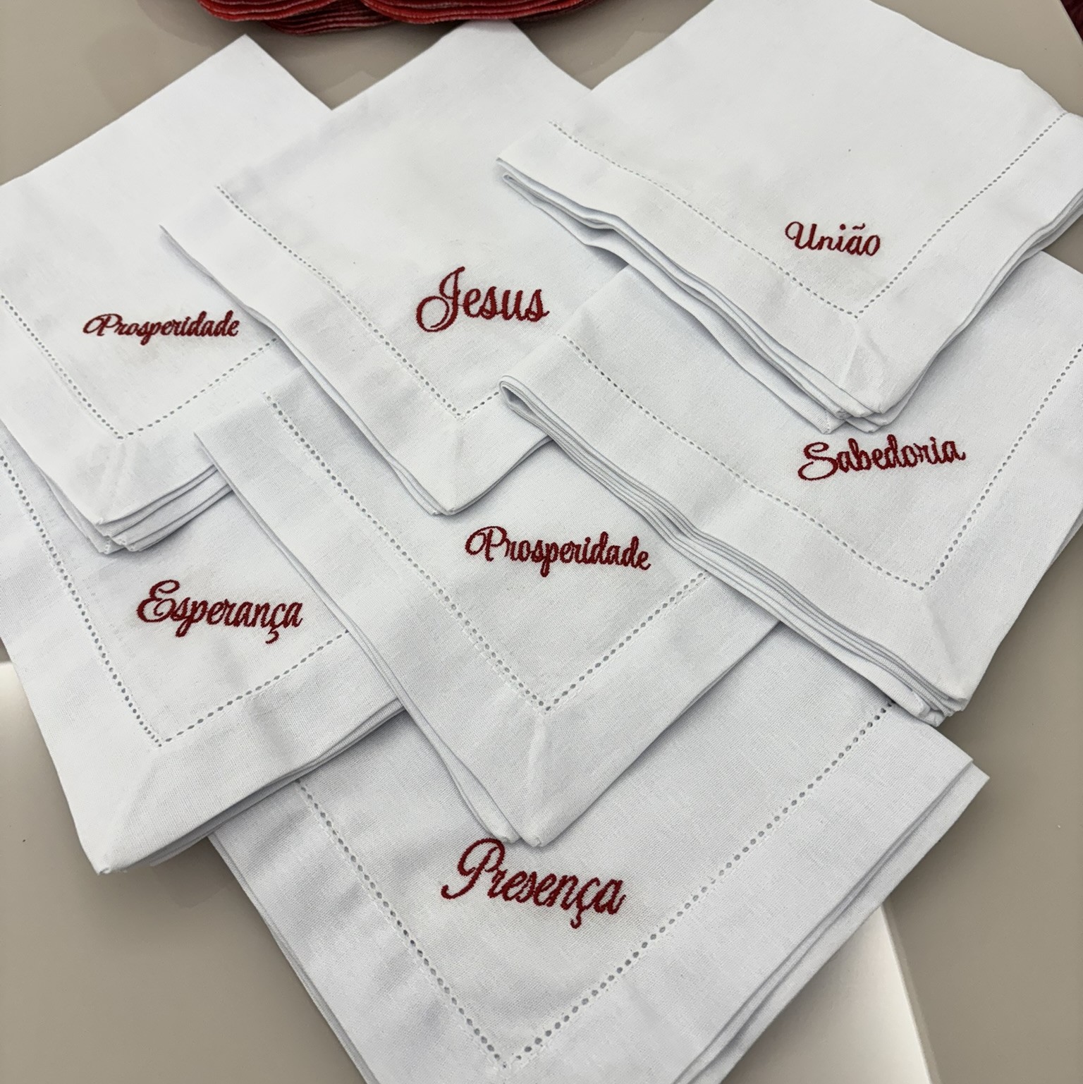 Guardanapo linho misto bordado - branco - palavras de afeto com bordado vermelho
